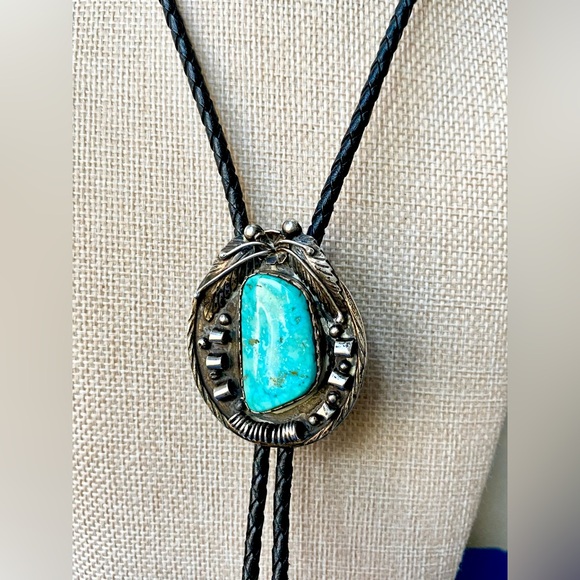 50-60's Vintage Native American Bolo Tie w/Turquoise & Sterling Silver Signed PW - Picture 9 of 10